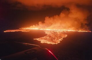 Vulkanický systém neďaleko Reykjavíku opäť chrlil lávu (foto)